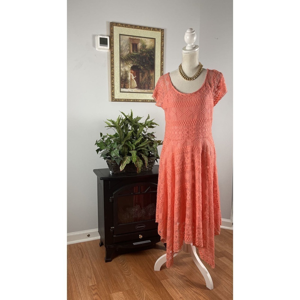 Women’s Cupio Coral Dress Size Large Lace Cape Sleeve Fit & Flare Lined